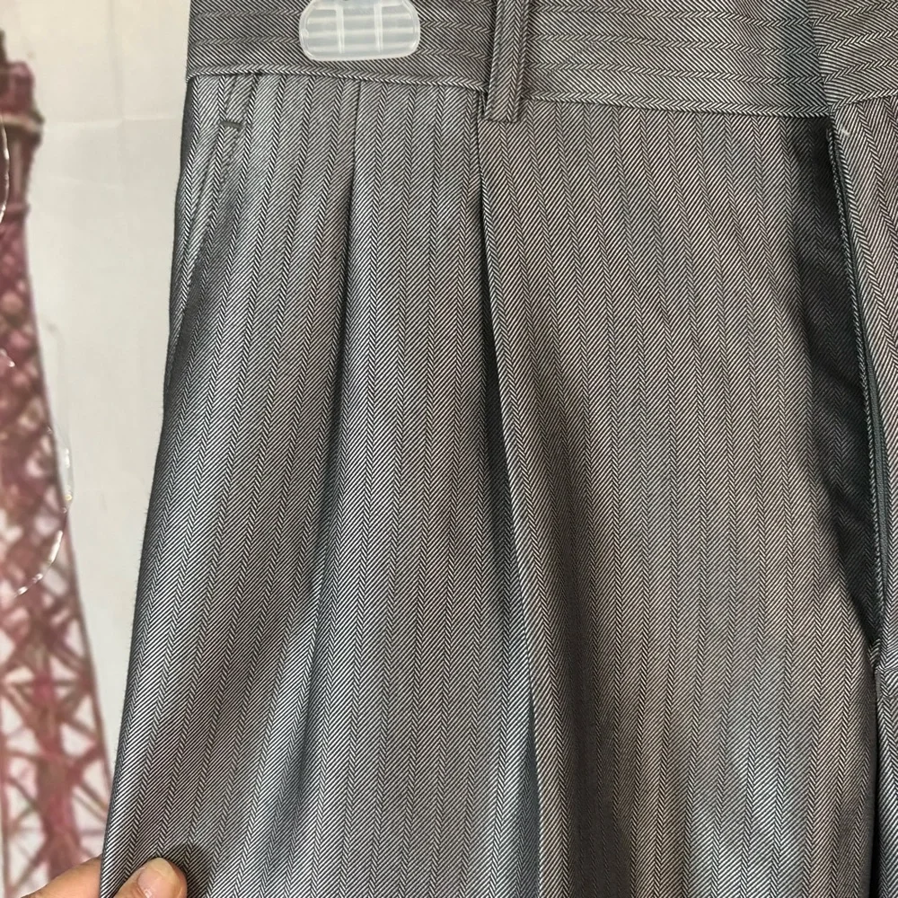 Vinci Men's Silver Gray Three-Button Suit Jacket & Trousers